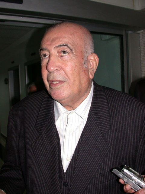 Halis Toprak Kimdir?