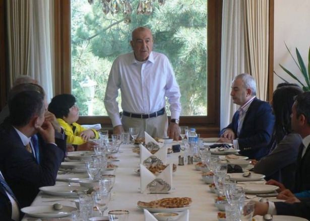 Halis Toprak Kimdir?