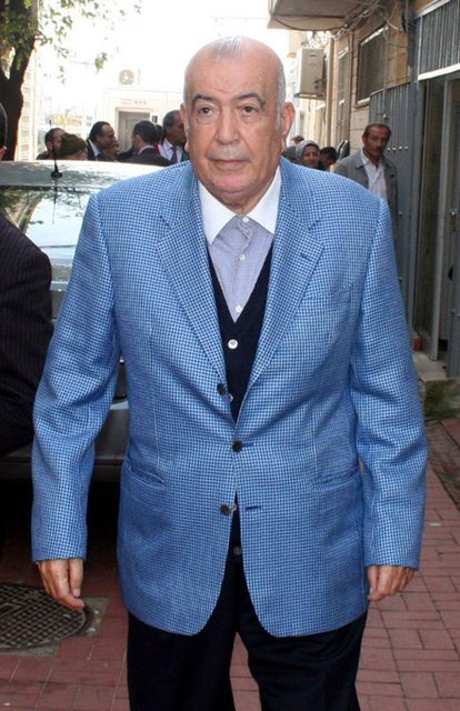 Halis Toprak Kimdir?