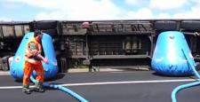 Kaza yapan TIR’ı kaldırmada müthiş yöntem