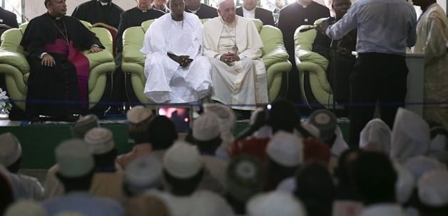 Papa Francis camide konuştu