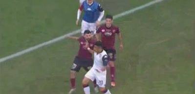 Gol sonrası sevinç ortalığı karıştırdı