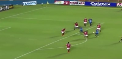İzleyenleri büyüleyen gol