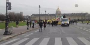 Ruhani, Paris’te protesto edildi