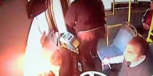 Halk otobüsüne molotoflu saldırı anı kamerada