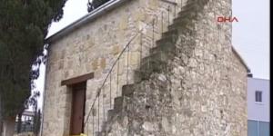 Kıbrıs Rum kesiminde tarihi cami kundaklandı