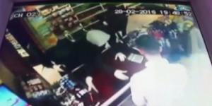 Eczane ve marketleri soyan soyguncular kamerada
