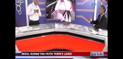Spor yorumcusu canlı yayında soyundu