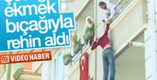 Çocuğunu ekmek bıçağıyla rehin aldı