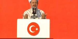 Diyanet İşleri Başkanı Yenikapı mitinginde şehitler için dua etti