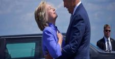 Hillary Clinton ve Joe Biden kucaklaşmaya doyamadı