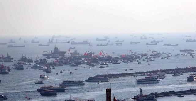 YENİKAPI’DAKİ DEMOKRASİ VE ŞEHİTLER MİTİNGİ’NDEN KARELER