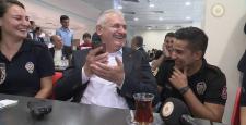 Başbakan Yıldırım polis memuru için kız istedi