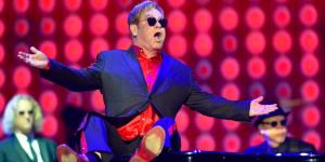 Dünyaca ünlü şarkıcı Elton John Antalya’da sahne aldı