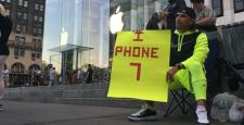 İphone 7 için tam 23 gün sokakta yaşadı