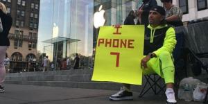 İphone 7 için tam 23 gün sokakta yaşadı