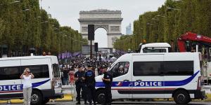 Paris’i ‘drone’lar işgal etti.