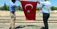 Suriye sınırı Türk bayraklarıyla donatıldı
