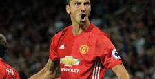 Zlatan, van Persie’yi yakaladı! Tarihe geçti…