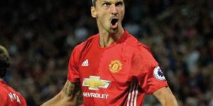 Zlatan, van Persie’yi yakaladı! Tarihe geçti…
