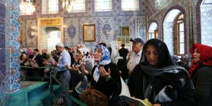 Ramazanın ilkl cuması için vatandaşar Eyüp Sultan’a akın atti